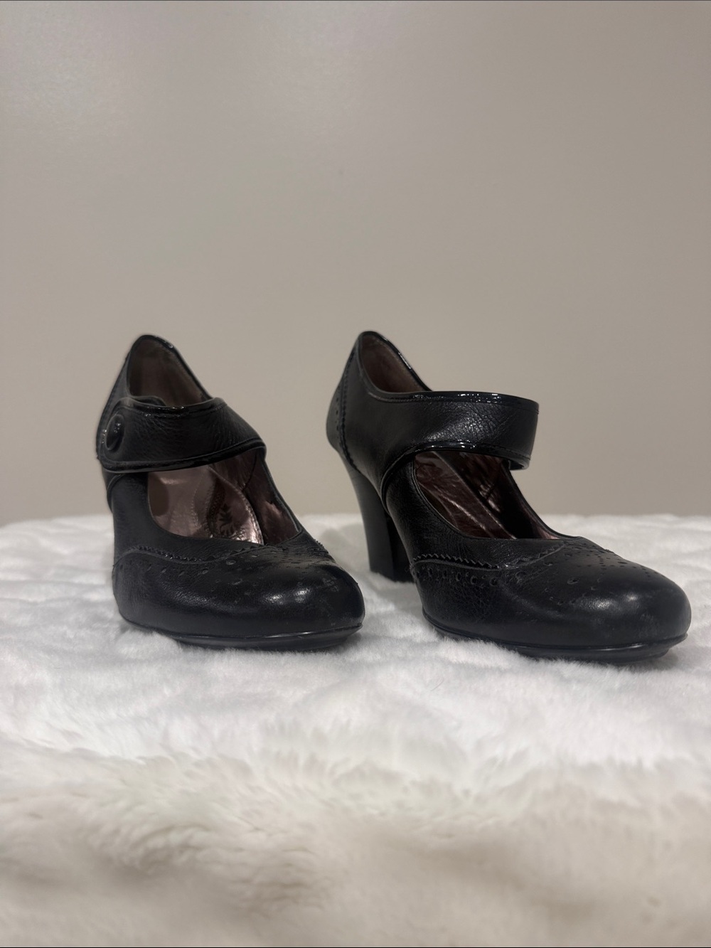 Elegant Black Mary Jane Heel with Strap